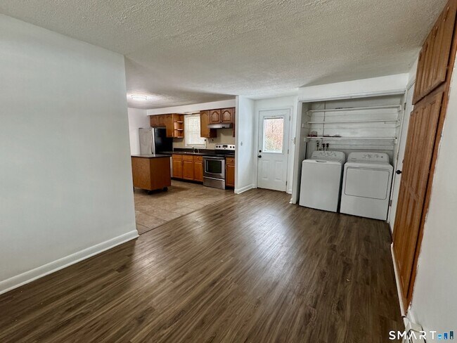 Building Photo - 12 Nutmeg Dr