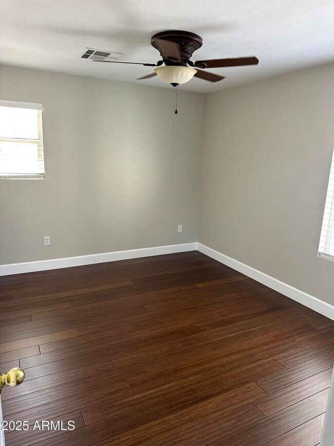 Building Photo - 320 W Mountain Sage Dr