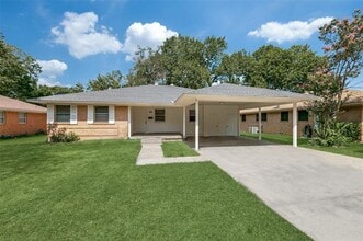 Building Photo - 1815 Greendale Dr