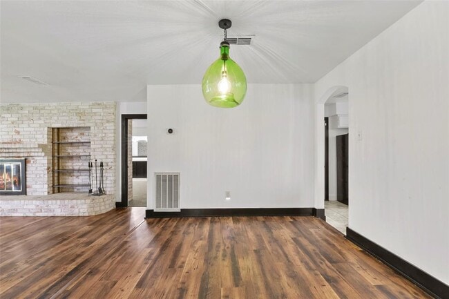 Building Photo - 826 Seacliff Dr