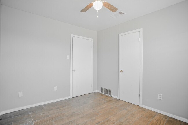 Building Photo - 2641 E Baylor St