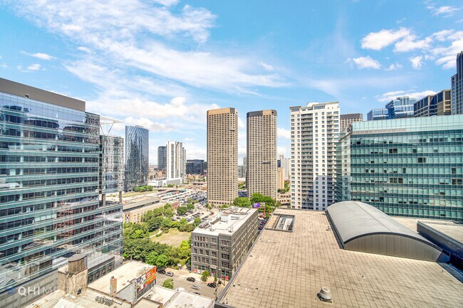 Building Photo - 565 W Quincy St