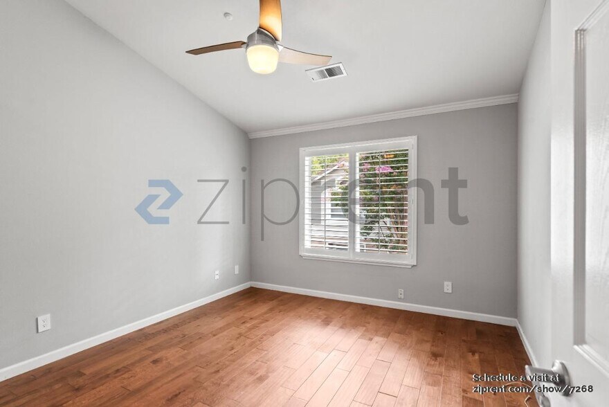 Building Photo - Unit