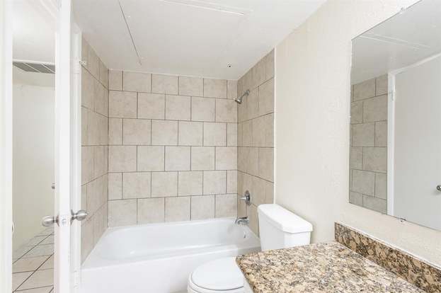 Building Photo - 3900 Woodchase Dr