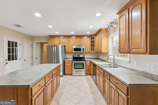 Building Photo - 106 Buntin St