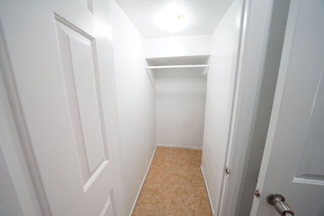 Building Photo - SHOWINGS AVAILABLE NOW