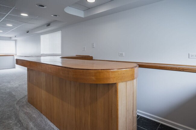 Building Photo - 4320 Bayview Dr
