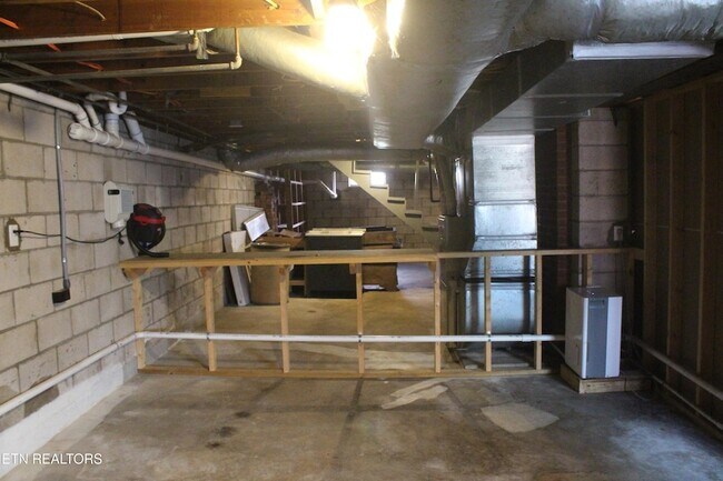 Building Photo - 112 McMahan Rd