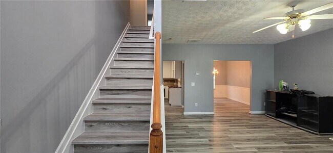 Building Photo - 455 Hulan Way