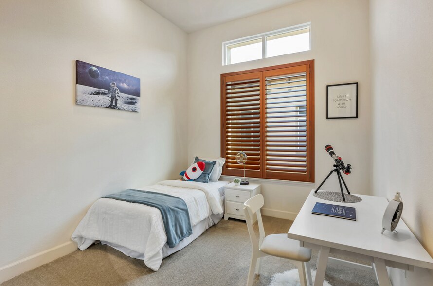 Building Photo - 5211 S Esprit Loop