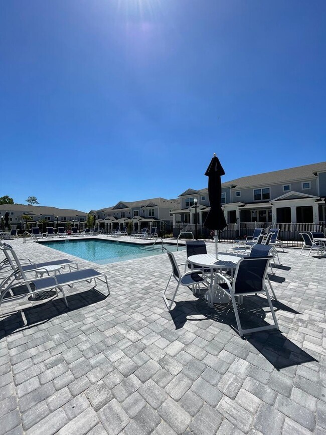 Building Photo - TOWNHOME IN HIGHLY DESIRABLE WINTER SPRINGS/TUSCAWILLA
