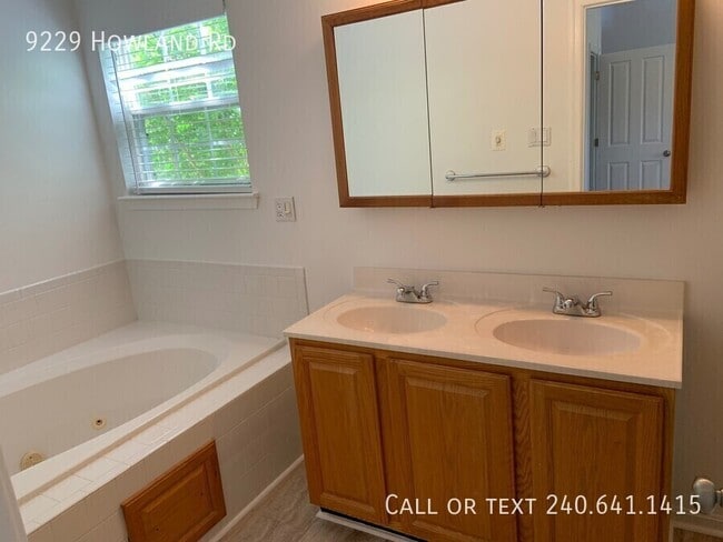 Building Photo - 9229 Howland Rd