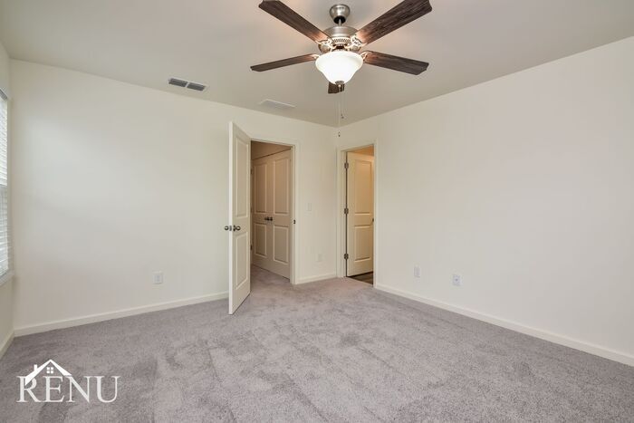 Building Photo - 1473 Hyatt Cir