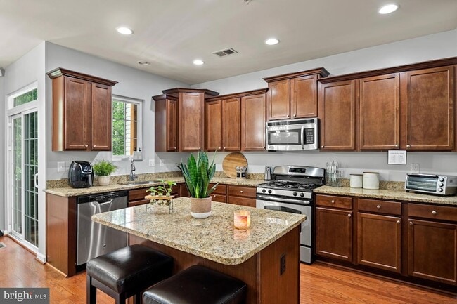 Building Photo - 7530 Stonehouse Run Dr