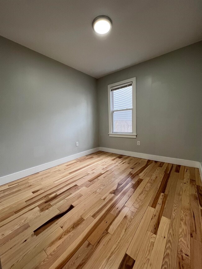 Building Photo - 12 Ivy Pl