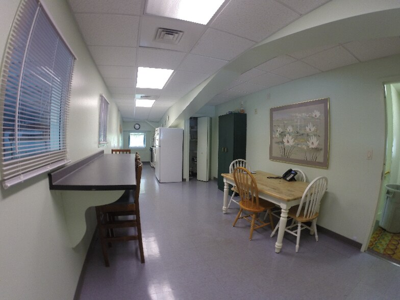 Building Photo - 55 US Route 1 Byp