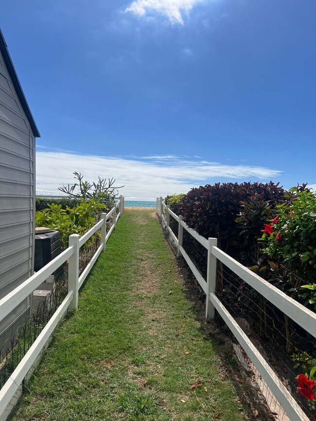 Building Photo - Beach Cottage Close to the Ocean