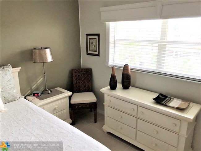 Building Photo - 2515 NE 1st Ct