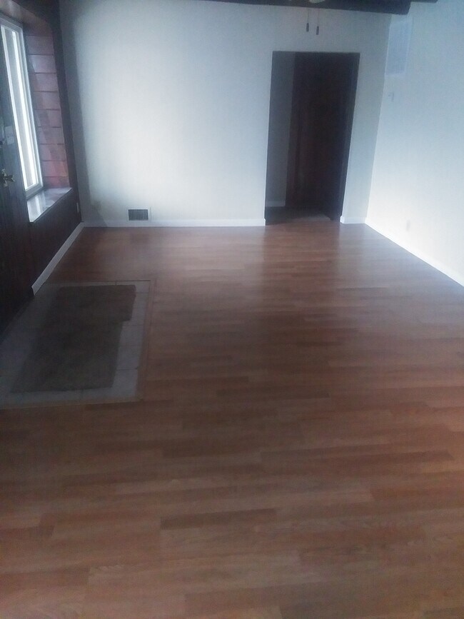 Building Photo - 4535 S Main St