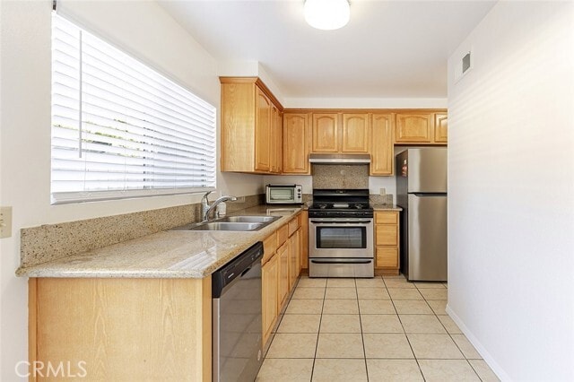 Building Photo - 2061 E Aroma Dr