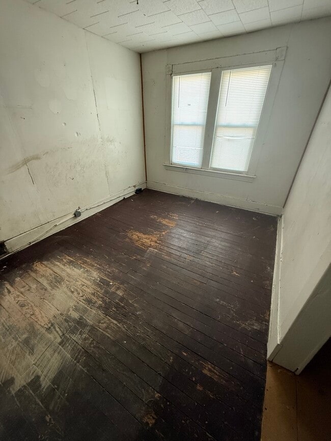 Building Photo - 2254 Lee Ave