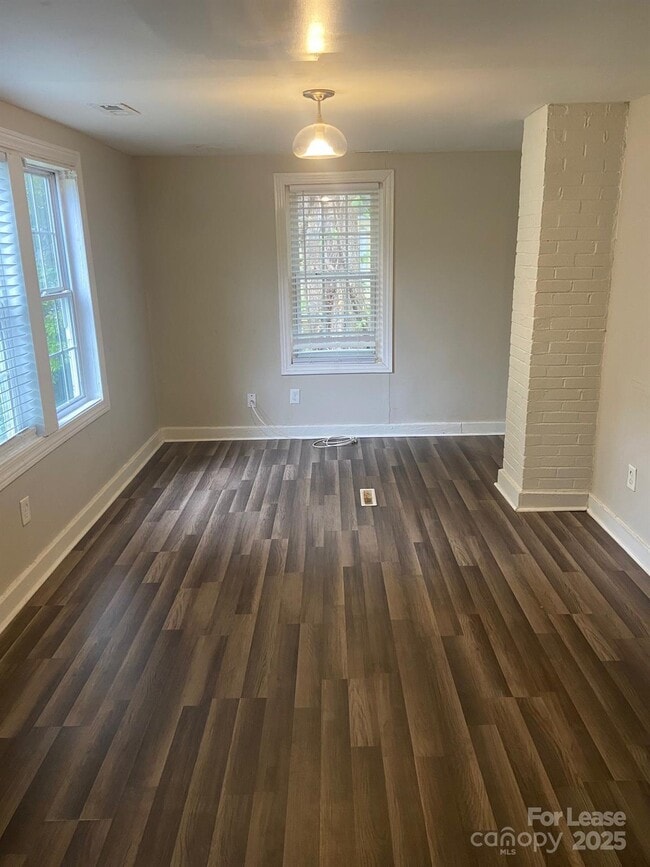 Building Photo - 3931 Bearwood Ave