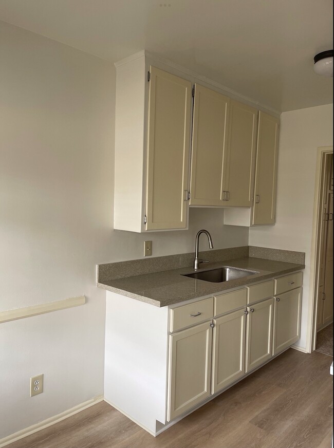 Building Photo - 970 Elden Ave