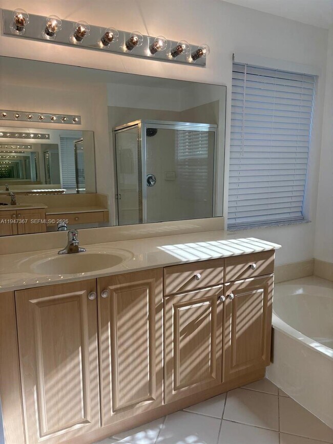 Building Photo - 15845 SW 49th Ct