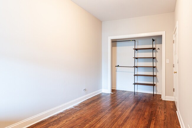 Building Photo - 2509 W Diversey Ave