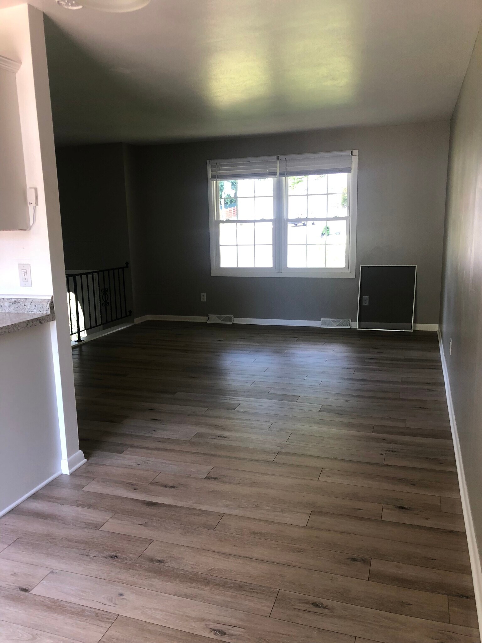 Building Photo - 3243 Hemlock Dr