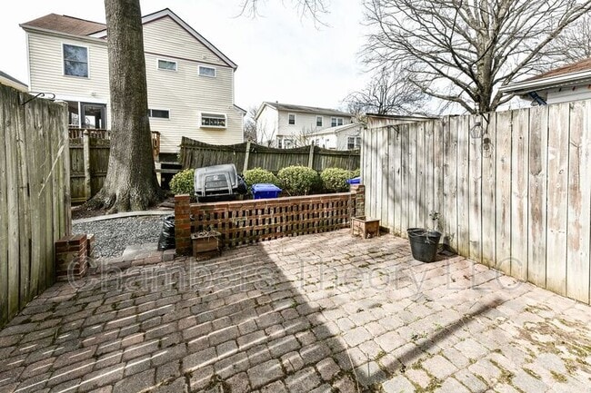 Building Photo - 306 S Wayne St