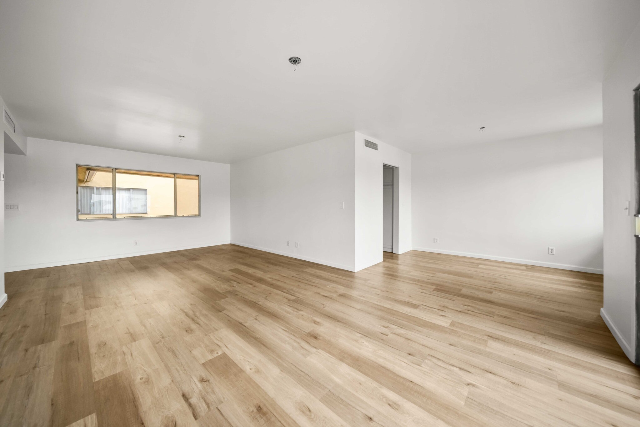 Building Photo - 600 West Stocker Street
