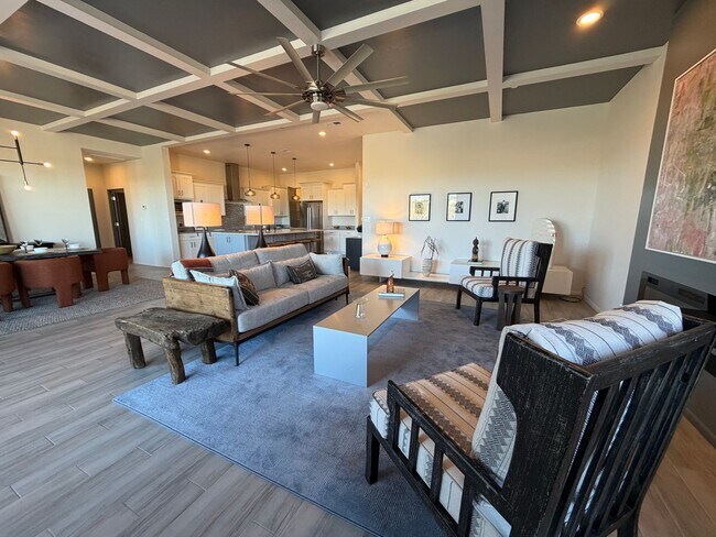 Building Photo - 14 Plano Arbolito