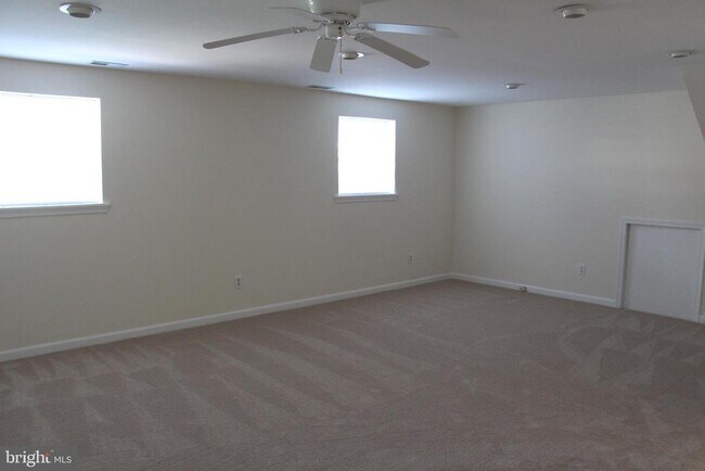 Building Photo - 8638 Chester Ct