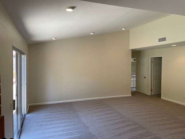 Building Photo - 517 Raindance St