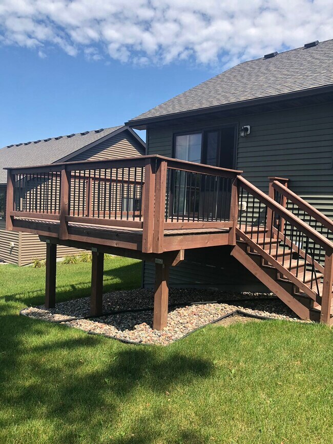 Building Photo - 1253 Turnberry Dr SE