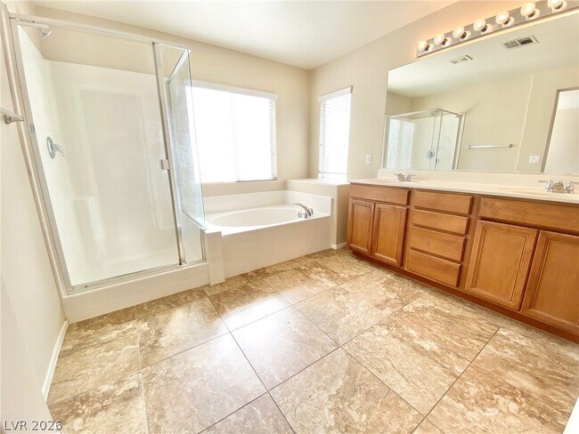 Building Photo - 1015 Maple Pines Ave