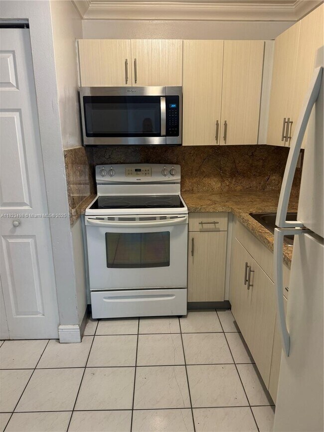 Building Photo - 6961 SW 129th Ave