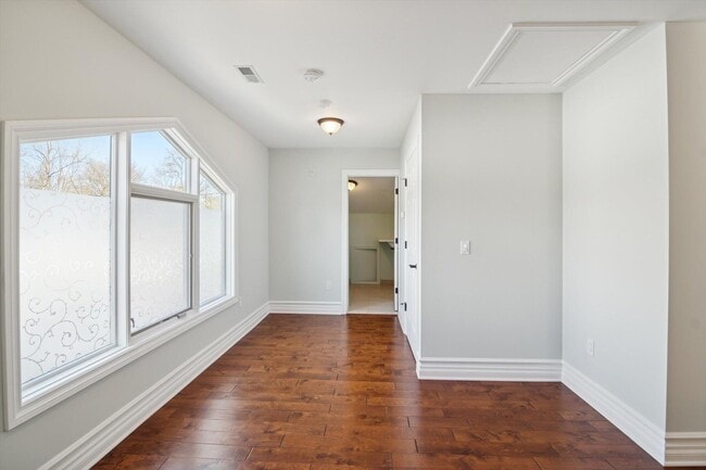 Building Photo - 934 W Huron St