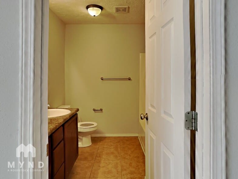 Building Photo - 1305 Marseilles Ave