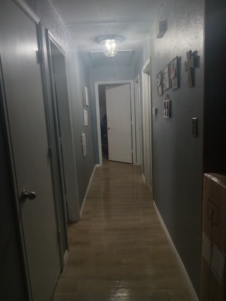 Building Photo - 703 E 10th St