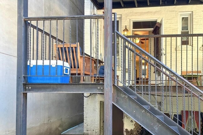 Building Photo - 608 Madison St