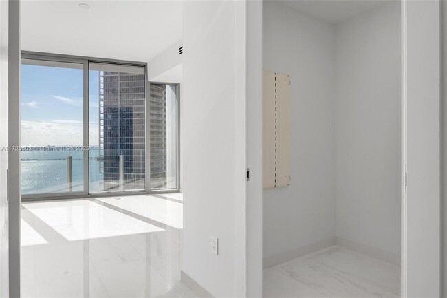 Building Photo - 300 Biscayne Blvd Way