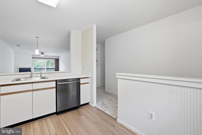 Building Photo - 2844 Yarling Ct