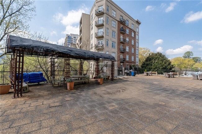 Building Photo - 2285 Peachtree Rd NE