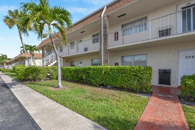 Building Photo - 9851 Sandalfoot Blvd