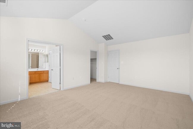 Building Photo - 927 Buttonwood Terrace NE