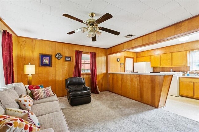 Building Photo - 638 Huntlee Dr