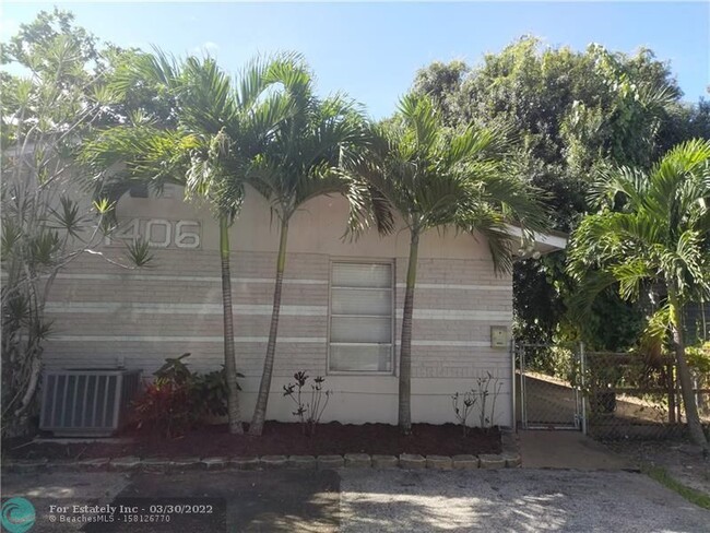 Building Photo - 1406 Arpeika St
