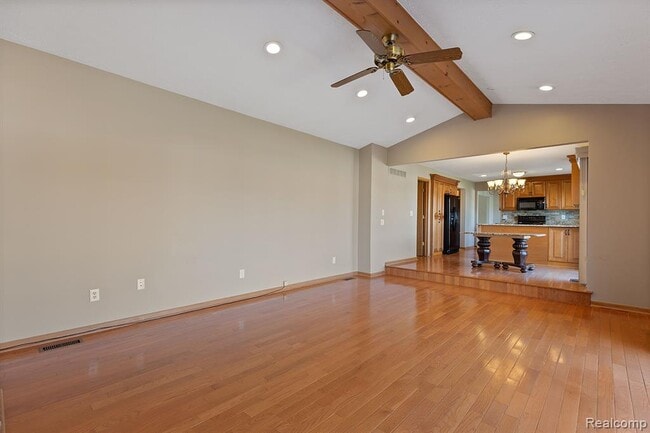 Building Photo - 37701 Fleetwood Dr